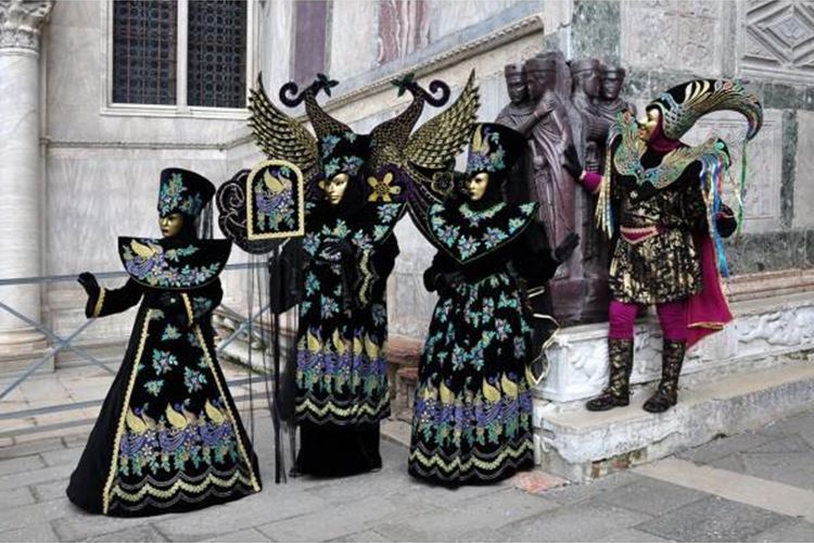 Benátky ve víru karnevalu