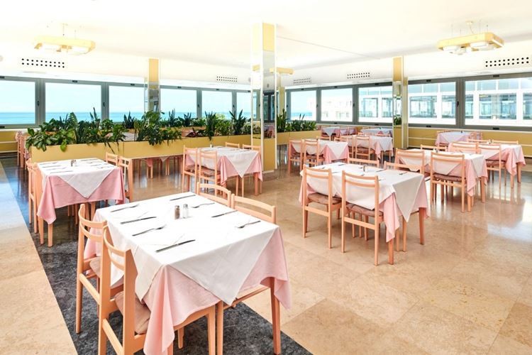 Hotel_Delfin_Plava_Laguna_2020_Restaurants_And_Bars_Restaurant-1-1024x683