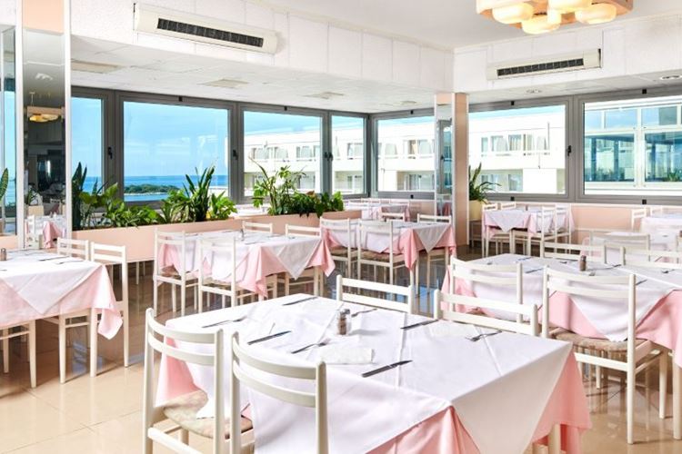Hotel_Delfin_Plava_Laguna_2020_Restaurants_And_Bars_Restaurant-2-1024x503