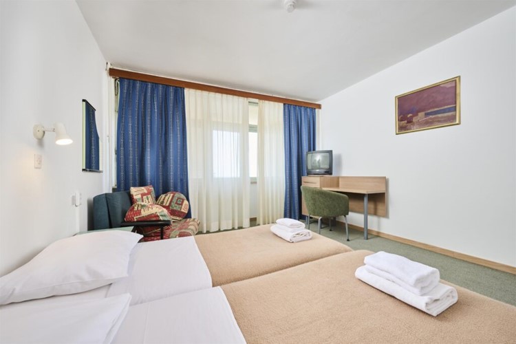Guest_house_Adriatic_Double_room_with_balcony_Park_side_3BP-2-1024x683
