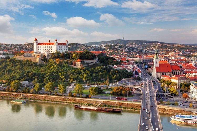 Malokarpatskou vinnou stezkou po Dunaji na Děvín