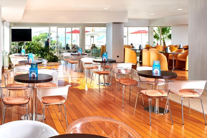 Hotel_Delfin_Plava_Laguna_2020_Restaurants_And_Bars_Lobby_Bar-1-1024x683